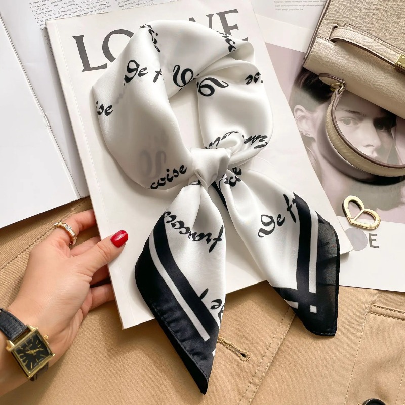 Luxury Bags Online - Pañuelo Cuadrado de Seda Satinada de