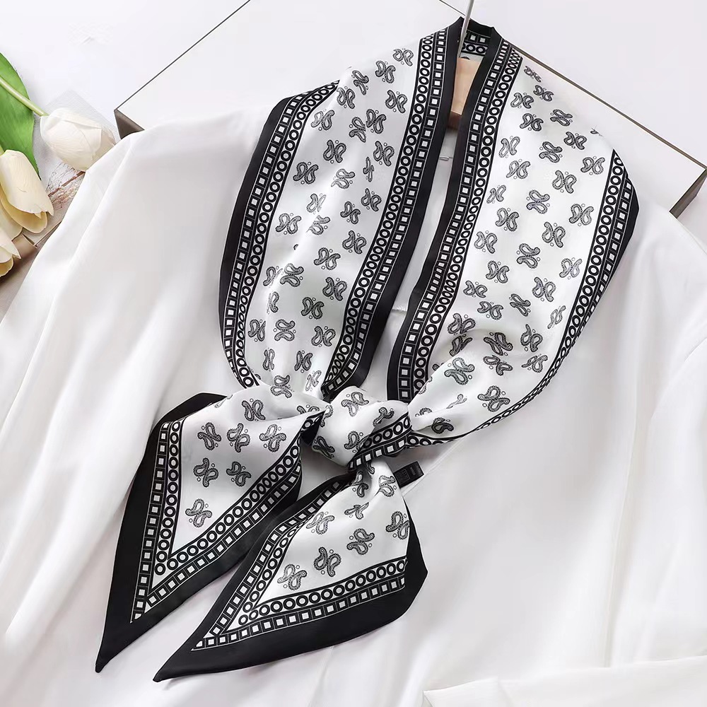 Pañuelo cuadrado de seda de lu - Luxury Bags Online reseña y precio